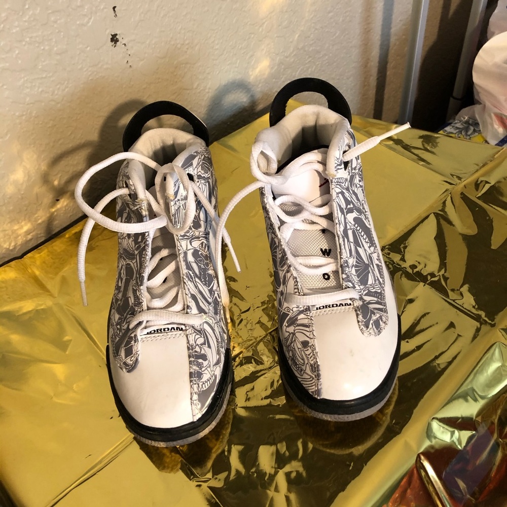 Jourdan’s kids size 2 1/2 slightly worn.